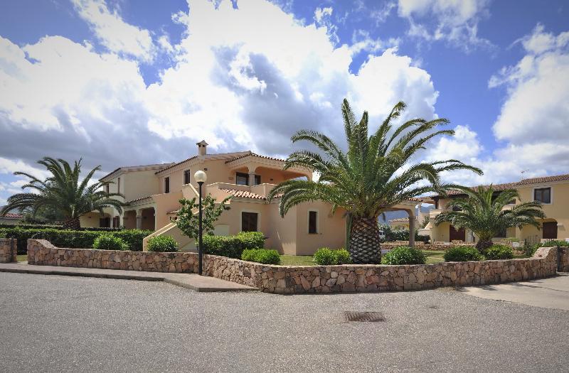Residence Le Canne San Teodoro  Bagian luar foto